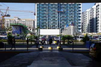 マニラのニノイ・アキノ空港を出たところ